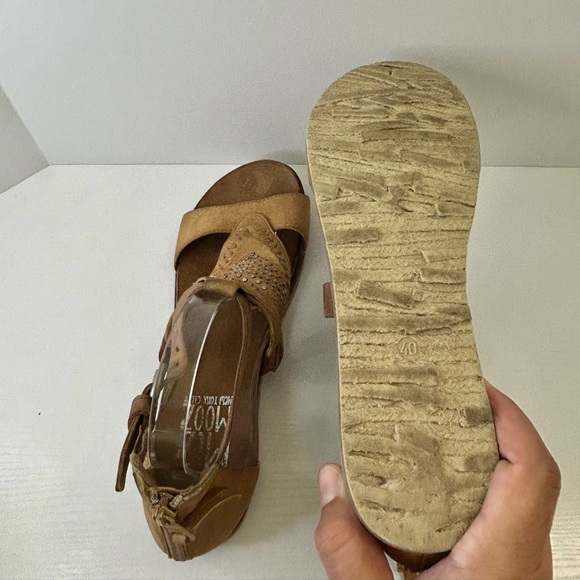 Miz Mooz Tessa Cognac Brown Leather Silver Stud Zip Back Gladiator Sandals Sz 9 - Picture 12 of 15